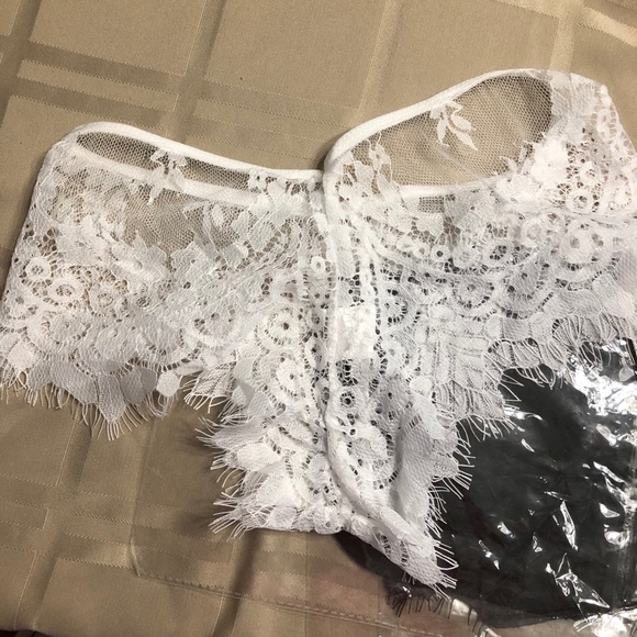 Lace Cheeky Shorts / Panties - Picture 14 of 15